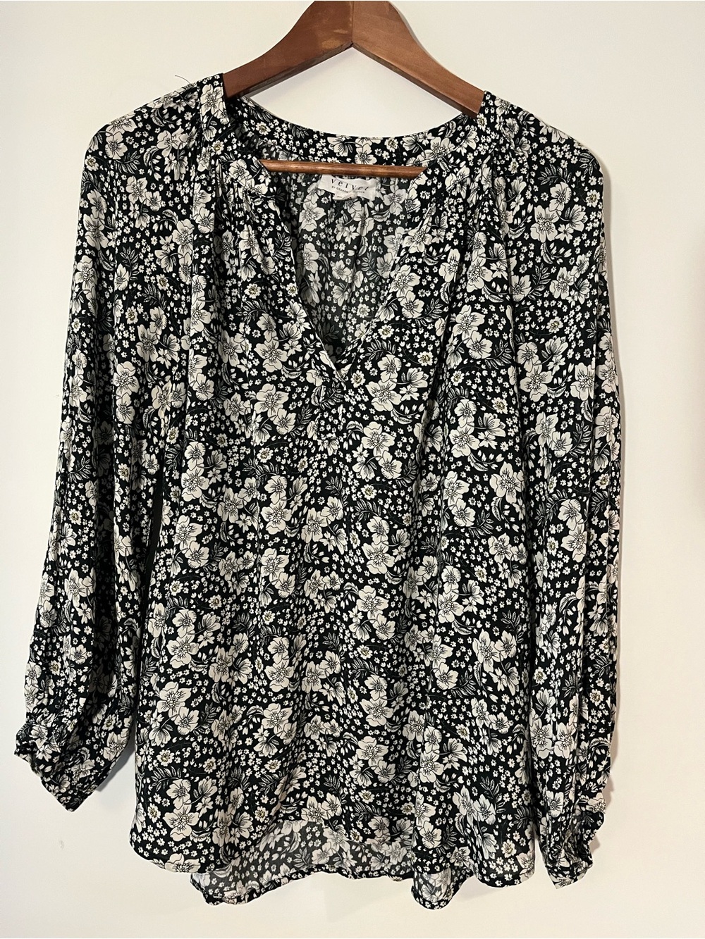 Velvet by Graham & Spencer Black and White Floral V-Neck Blouse